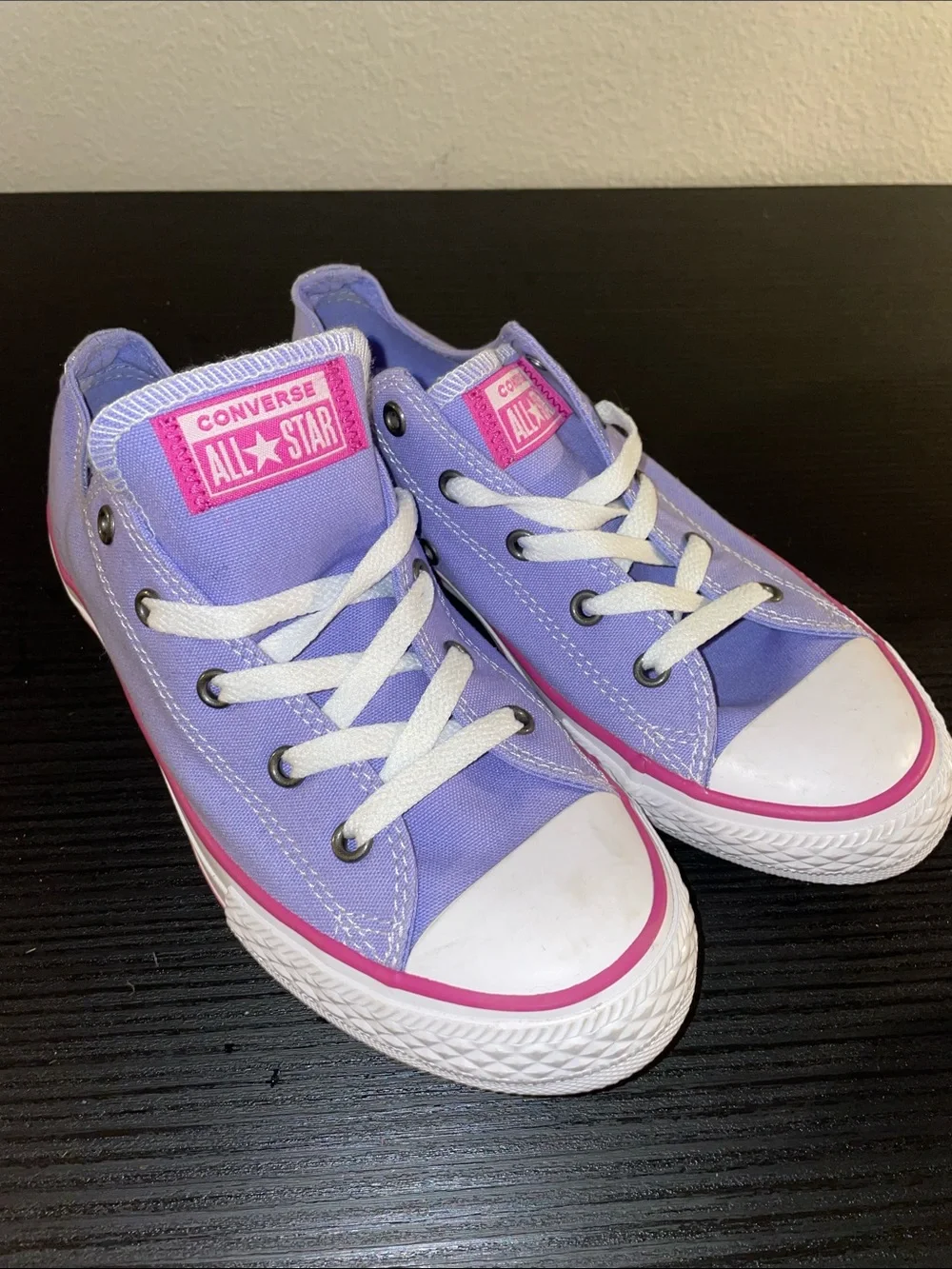 Converse Lavender Canvas Low Top Sneakers with Pink Accents  • Sz 4